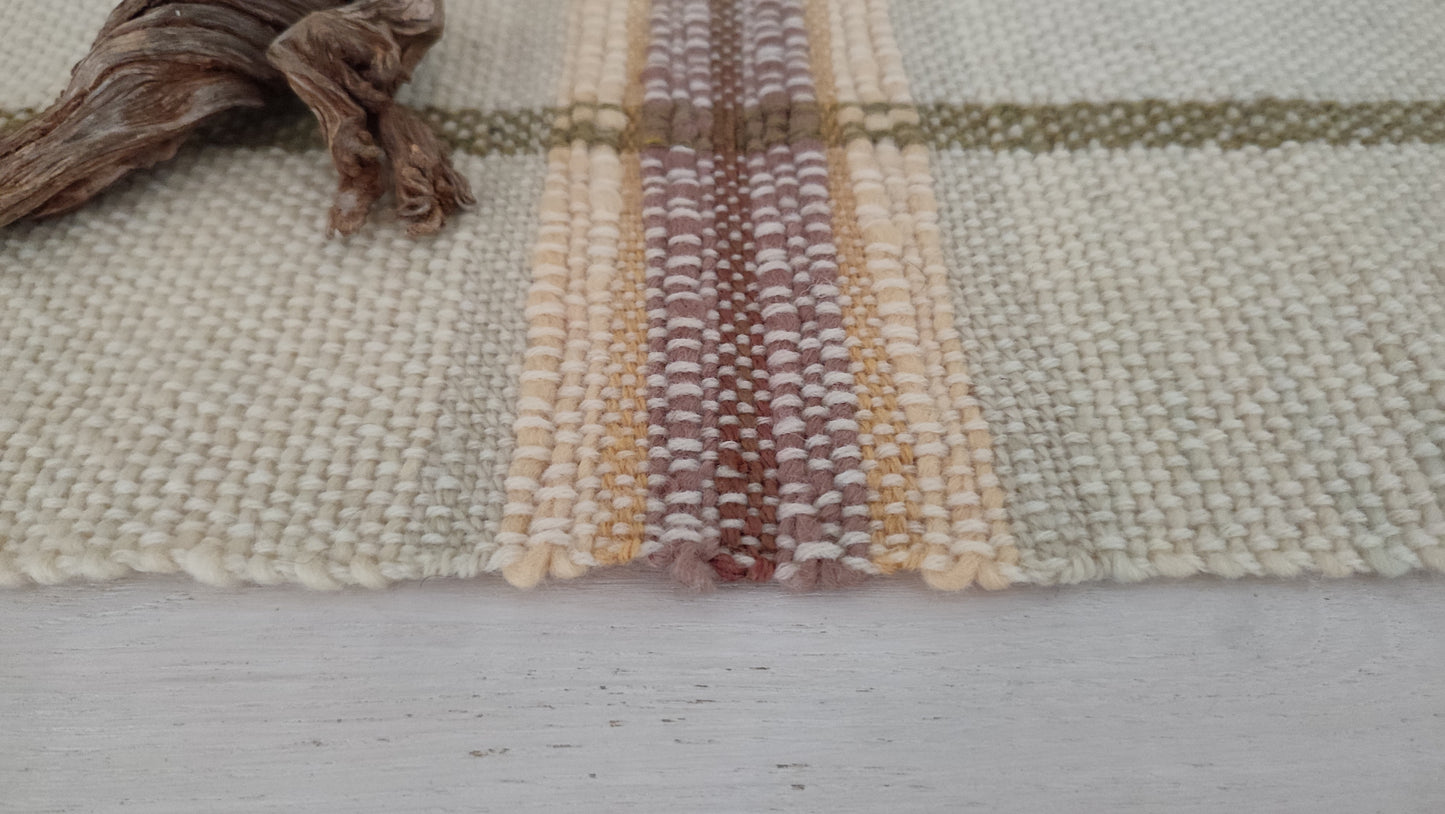Green-yellow striped handwoven table runner, pure hand-dyed wool - Piccolo runner da tavola giallo acido e verde, tessuto a mano con con lane italiane, tinture vegetali