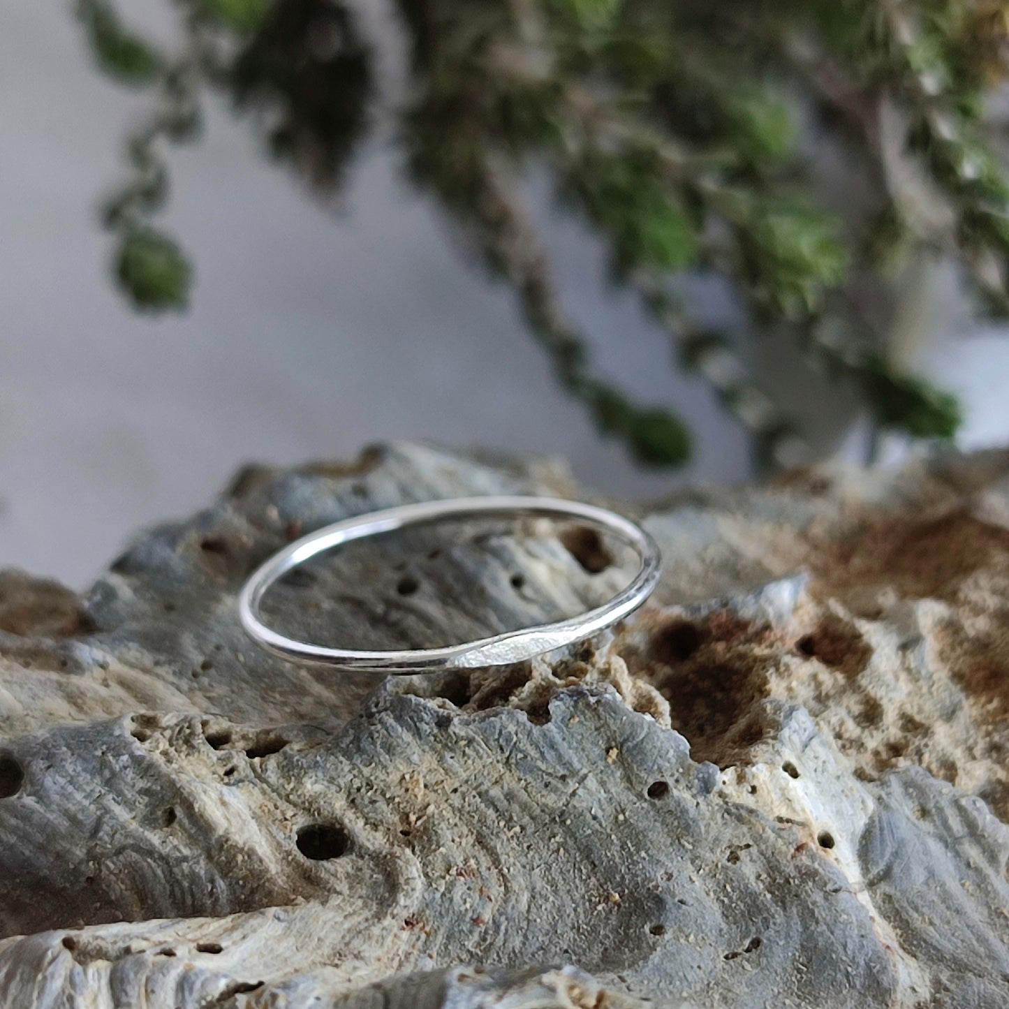 Anello sottili di argento ricilato