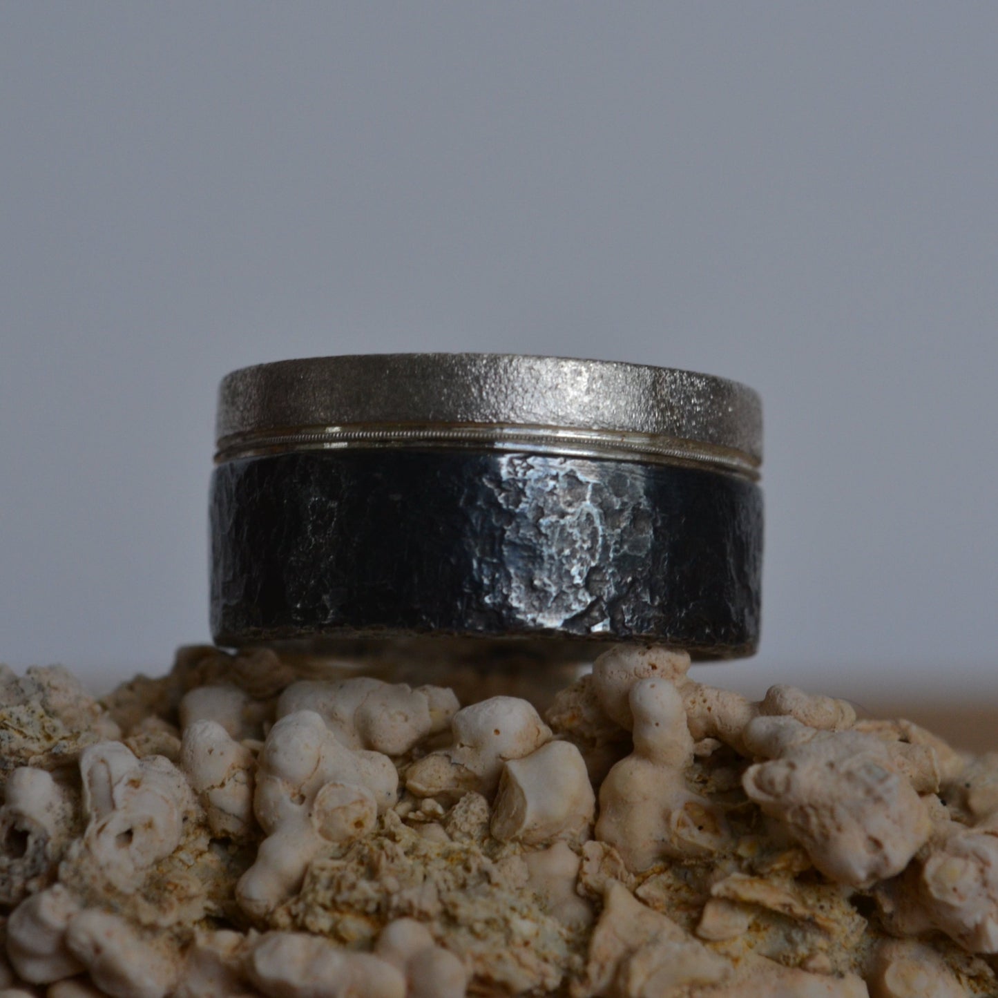 Oxidized and natural silver band