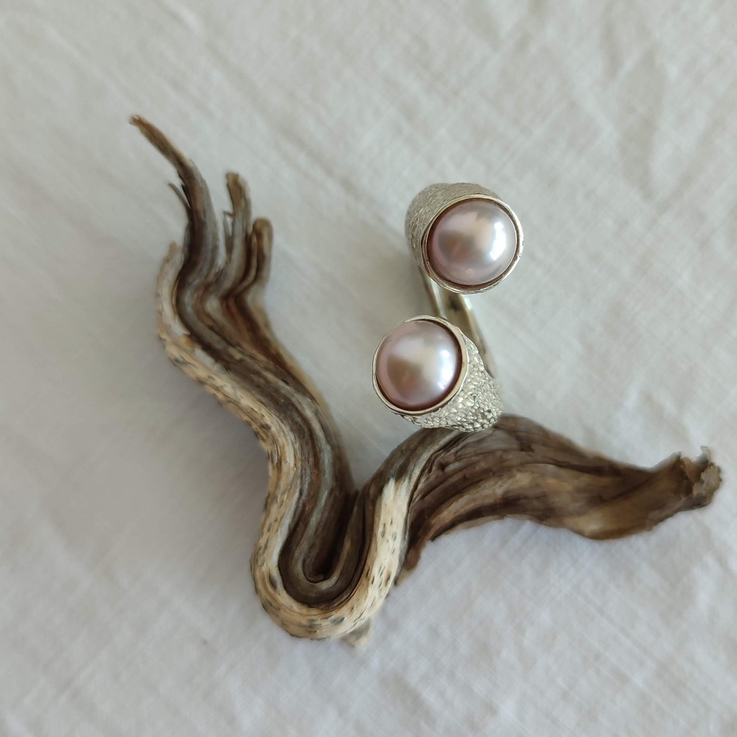 Rose Pearls Contrarié Ring